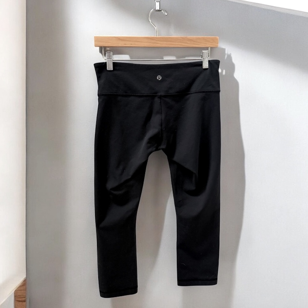Women’s Lululemon Cropped Black Leggings! Size 6! - Picture 3 of 5